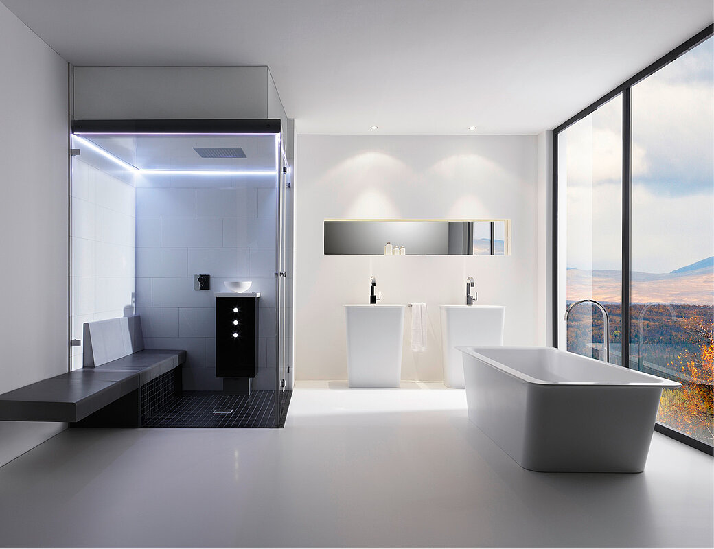 Minimalistisches Spa-Badezimmer mit großzügiger Dampfdusche und freistehender Badewanne