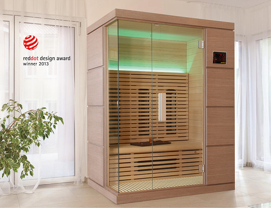 Moderne Heimsauna mit grüner LED-Beleuchtung und Glasfront in hellem Holzdesign